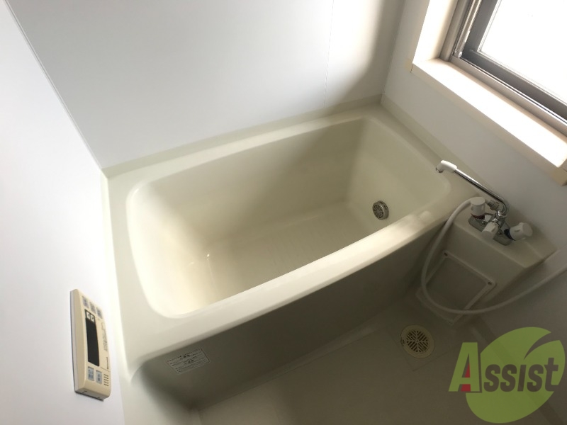 バス・シャワールーム　浴室は広くしっかり浸かることができますね。