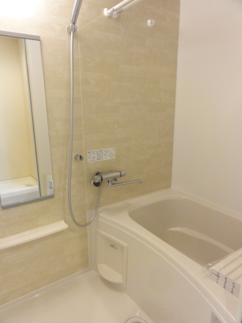 バス・シャワールーム　追焚・乾燥機付のバスルーム