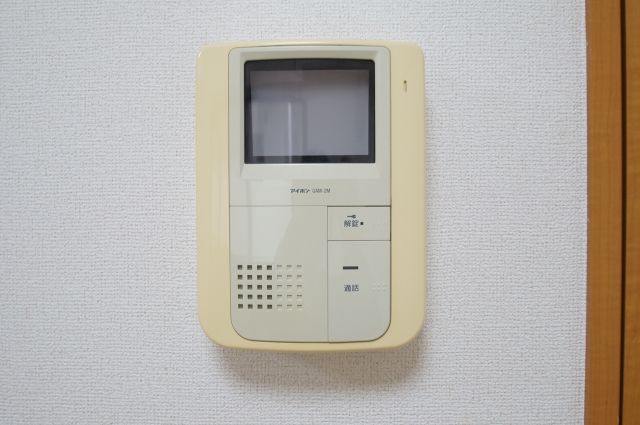 セキュリティ　来訪者が確認できる女性に安心の「TVモニターホン」