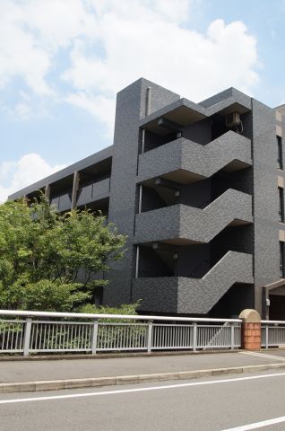 建物外観　最寄り駅から徒歩２分の駅近マンションです。