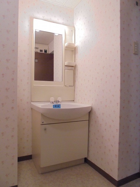 洗面設備　写真は303号室です