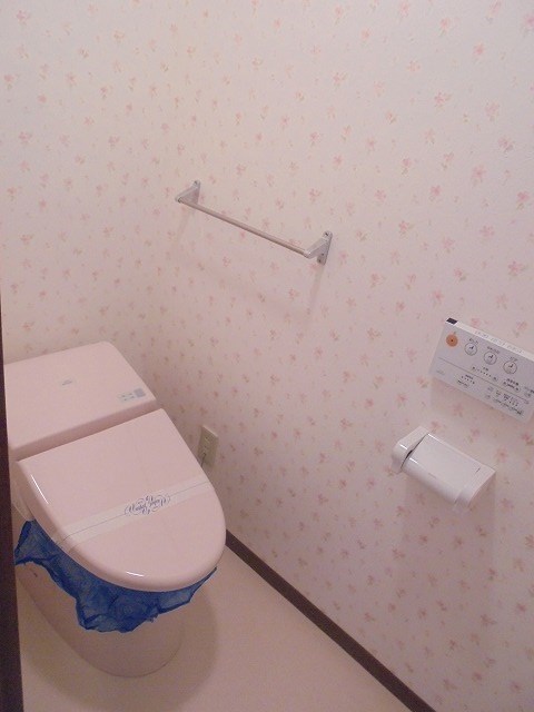 トイレ　写真は303号室です