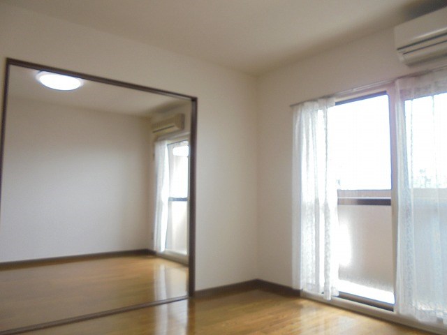 居室・リビング　写真は303号室です