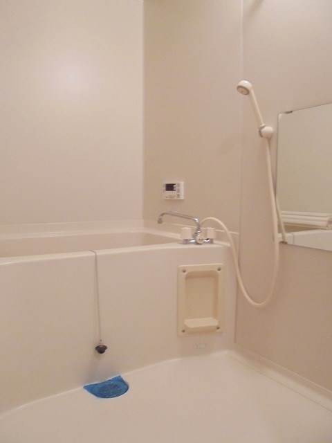 バス・シャワールーム　写真は303号室です