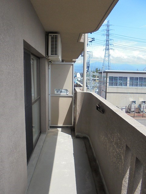 バルコニー　写真は303号室です