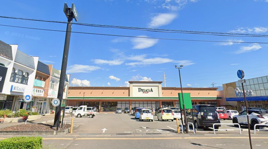 スーパー　デリシア 吉田店（スーパー）まで480m