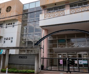 小学校　神戸市立中央小学校（小学校）まで547m