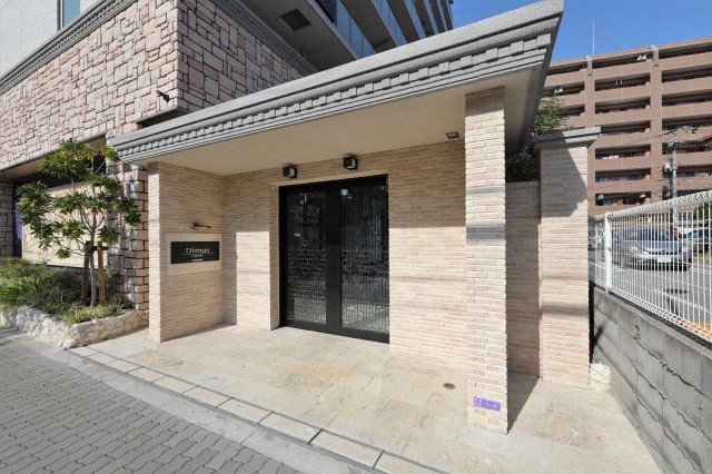 エントランス　落ち着いたエントランスです