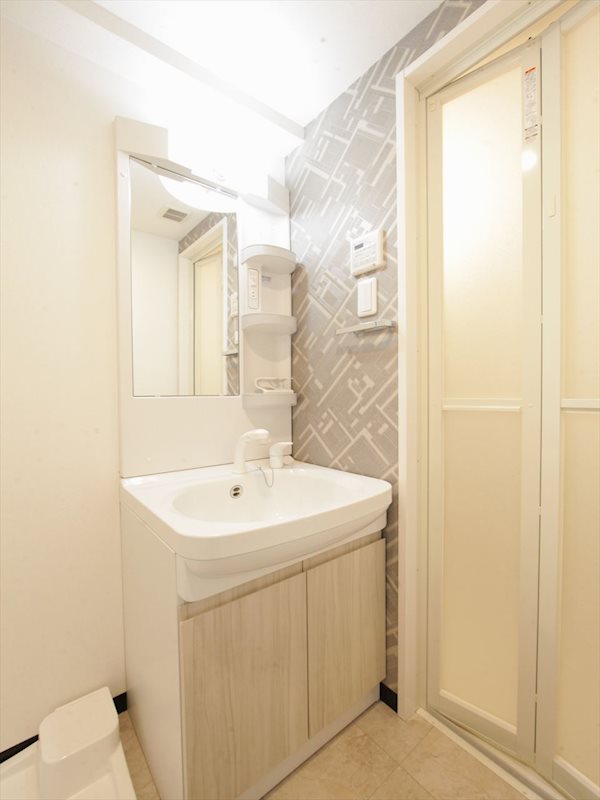 洗面設備　脱衣所　独立洗面台（シャンプードレッサー付）