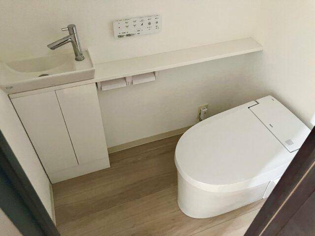 トイレ　温水洗浄便座完備