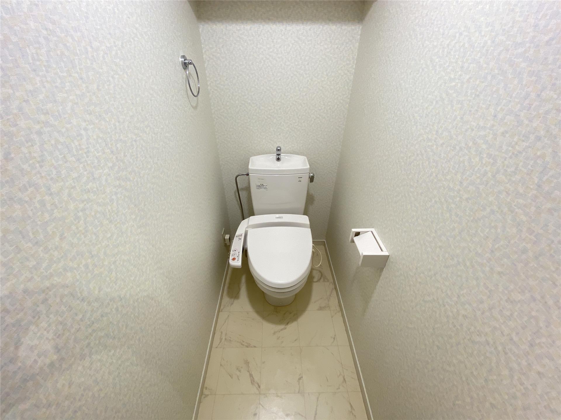 トイレ　温水洗浄便座