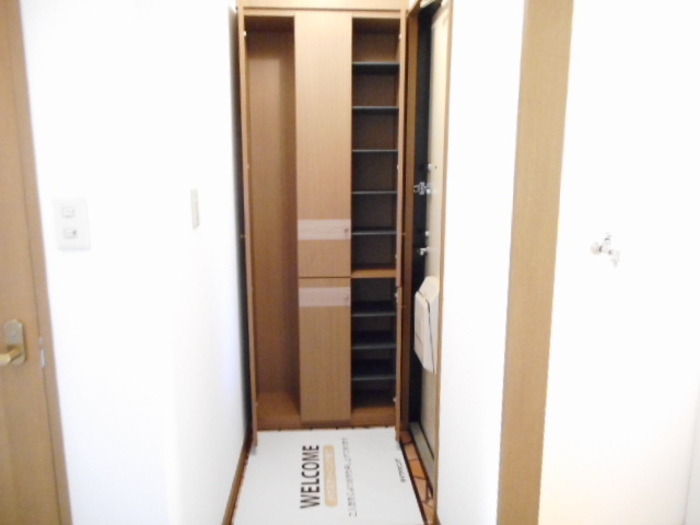 玄関　参考写真（同物件別部屋）