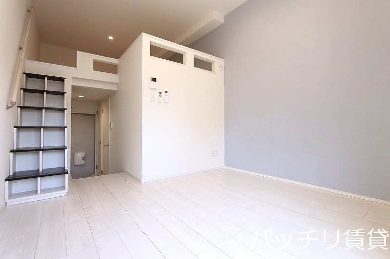 居室・リビング　別号室タイプの為、現状を優先致します。