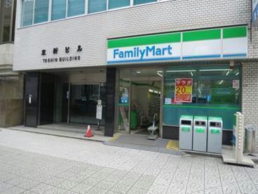 コンビニ　ファミリーマート本町駅西店（コンビニ）まで342m