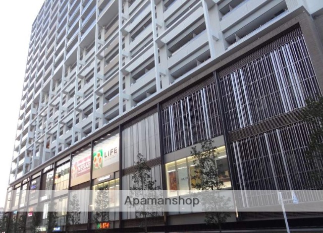 スーパー　ライフ京急蒲田駅前店（スーパー）まで270m