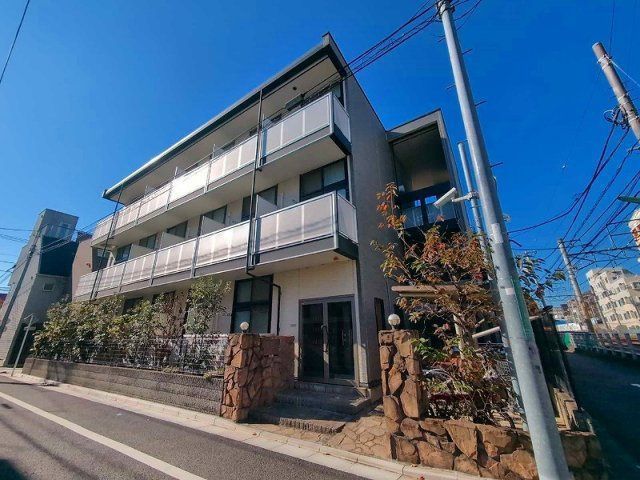 建物外観　鉄骨造・総戸数は14戸です。