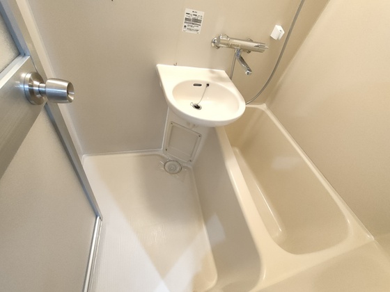 バス・シャワールーム　※別部屋の写真です