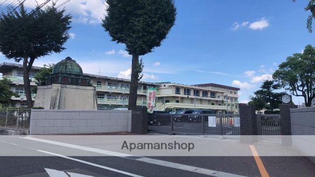小学校　倉敷市立万寿小学校（小学校）まで876m