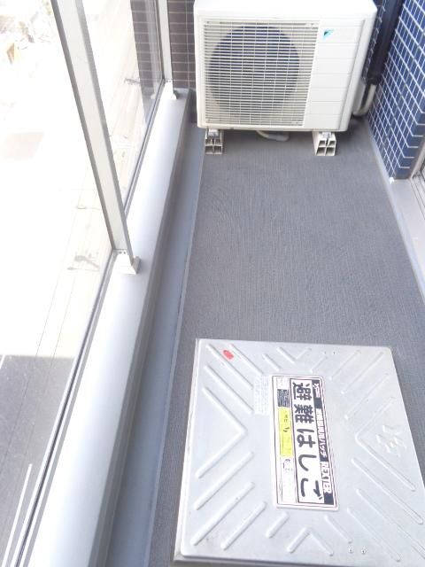 その他設備　日差しが差し込むバルコニー