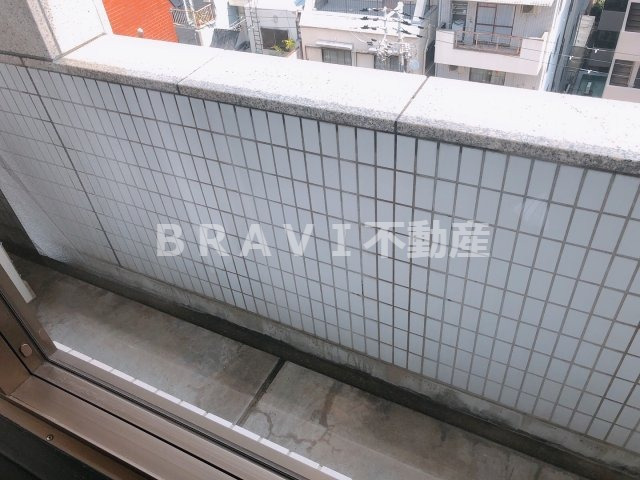 バルコニー　【おおきに東心斎橋ビル】広々としたバルコニーです