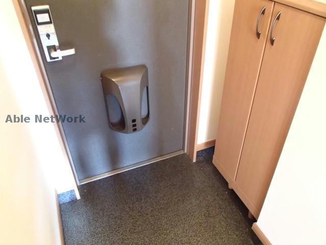 玄関　※同物件別部屋の写真となります。