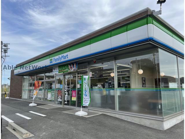 コンビニ　ファミリーマート東郷山崎店（コンビニ）まで278m