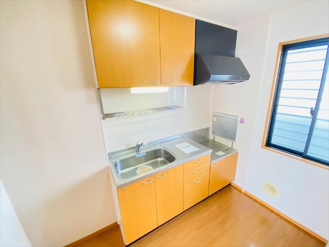 キッチン　同一建物内２０２号室内装写真転載