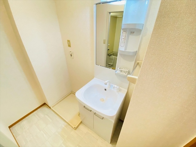 洗面設備　同一建物内２０２号室内装写真転載