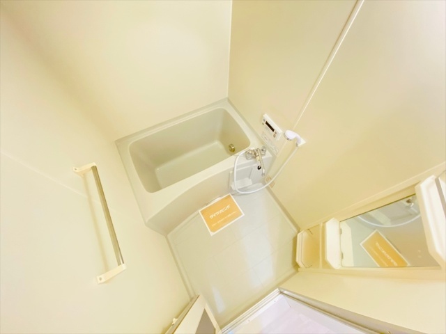 バス・シャワールーム　同一建物内２０２号室内装写真転載