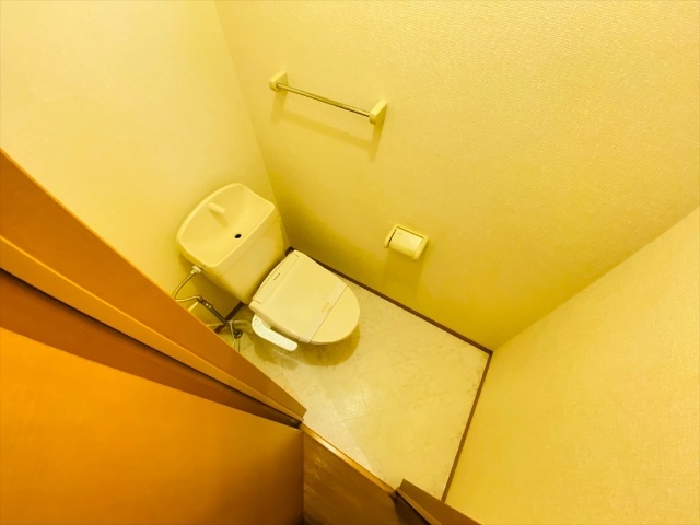トイレ　同一建物内２０２号室内装写真転載