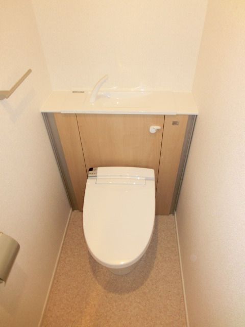 トイレ　清潔感のあるトイレルーム
