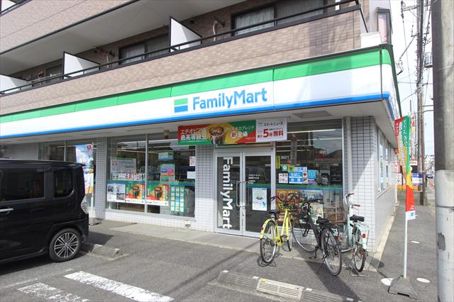 コンビニ　ファミリーマート（コンビニ）まで72m