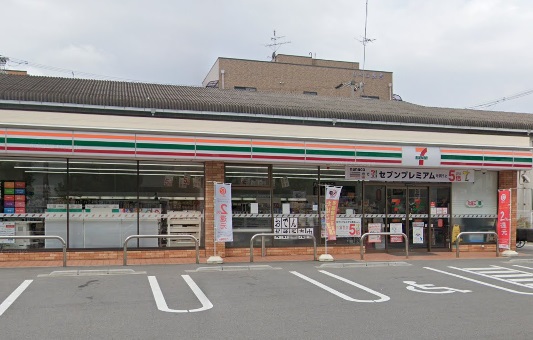 コンビニ　セブンイレブン（コンビニ）まで385m