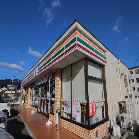 コンビニ　セブンイレブン下関富任町店（コンビニ）まで713m