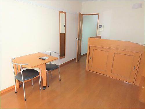 居室・リビング　ハイベッドタイプのお部屋です