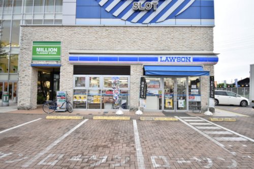 コンビニ　ローソン 朝霞膝折町二丁目店（コンビニ）まで210m