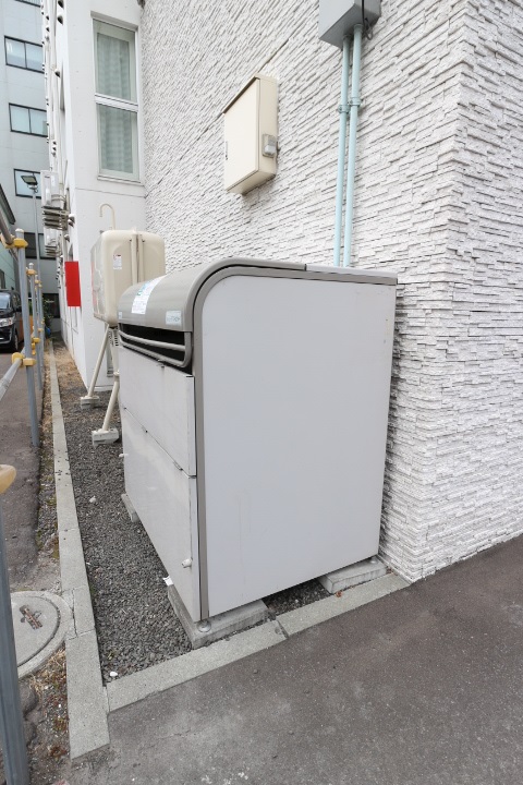 その他共有部分　忙しい朝に便利なダストボックス♪