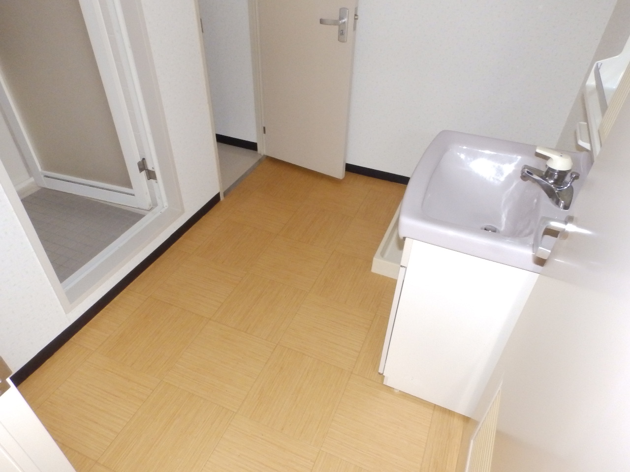 その他　脱衣室もゆったりしています