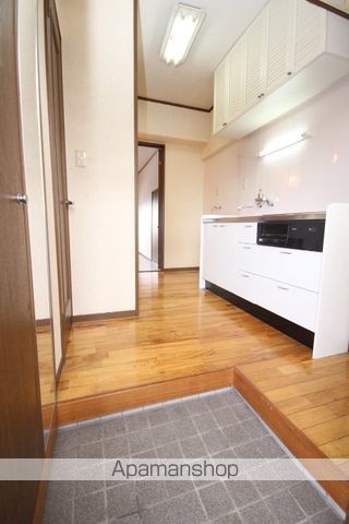 第8年見マンションの玄関写真