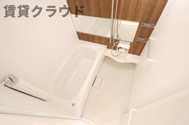 バス・シャワールーム　アクセントパネルがおしゃれなバスルーム♪