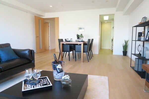 居室・リビング　写真は同タイプ住居です。