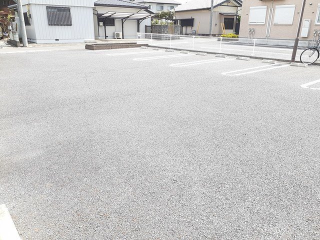 駐車場　車をお持ちの方に嬉しい駐車場付きの物件です