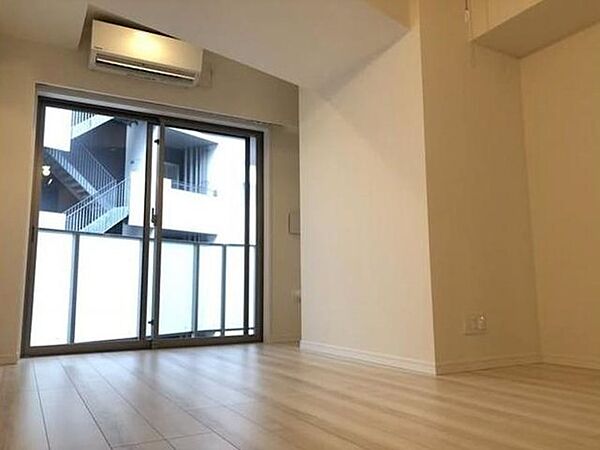 居室・リビング　※別部屋の参考写真です。