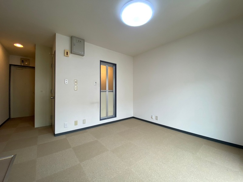 その他部屋・スペース　こちらのお部屋は光が差し込む、温かみのあるお部屋です。