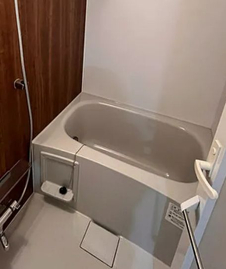 バス・シャワールーム　同物件別タイプのお部屋のお写真です。
