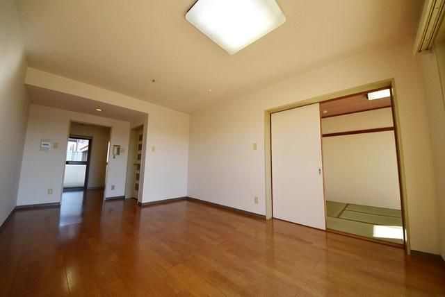 居室・リビング　開放感のあるリビング　明るいお部屋です