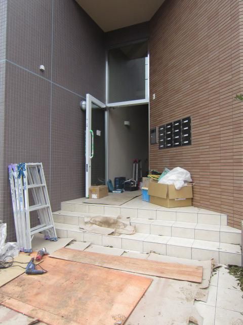 エントランス　タウンハウジング府中店まで