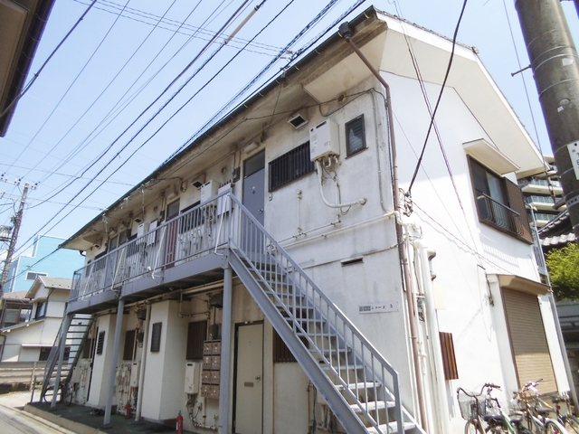 建物外観　閑静な住宅街に立地した2階建てアパート♪