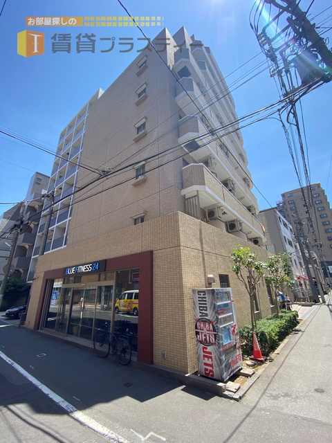 建物外観　１階テナントのスポーツジムで健康生活！？