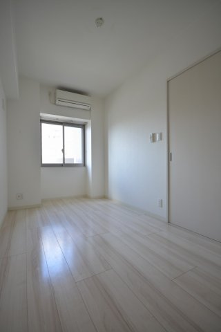 その他部屋・スペース　広くて明るい寝室
